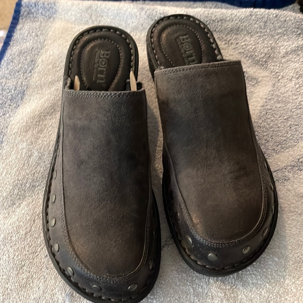 Born Majesty Gray Leather Studded Slip On Clogs Shoes Womens 7 M NEW WITHOUT BOX